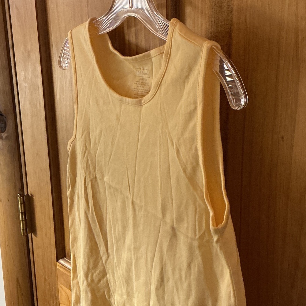 L.L. Bean Women's Light Yellow Tank Top Size Medium - Picture 4 of 5